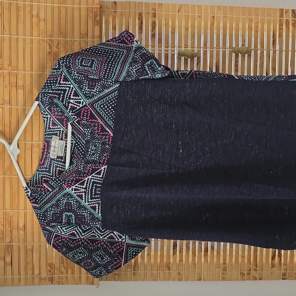 Navy and geometric design top